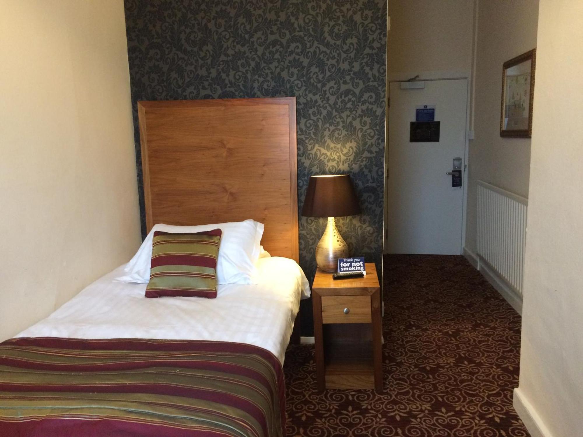 The Three Tuns Hotel Wetherspoon Thirsk Bilik gambar