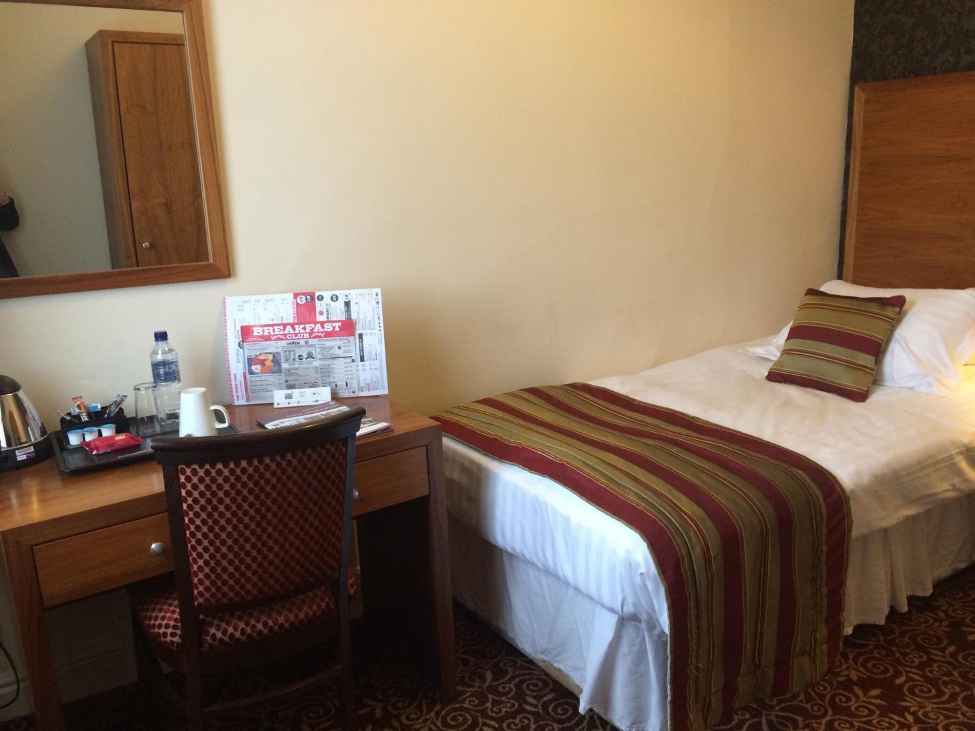 The Three Tuns Hotel Wetherspoon Thirsk Bilik gambar