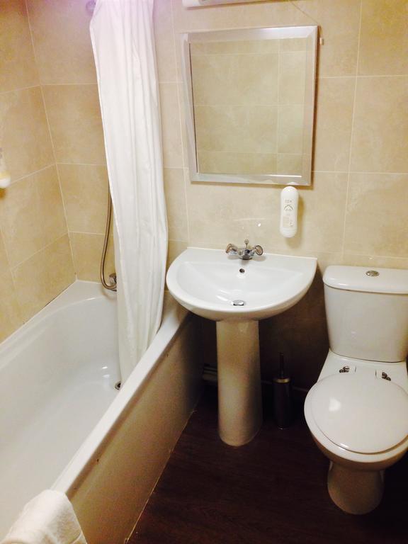 The Three Tuns Hotel Wetherspoon Thirsk Bilik gambar